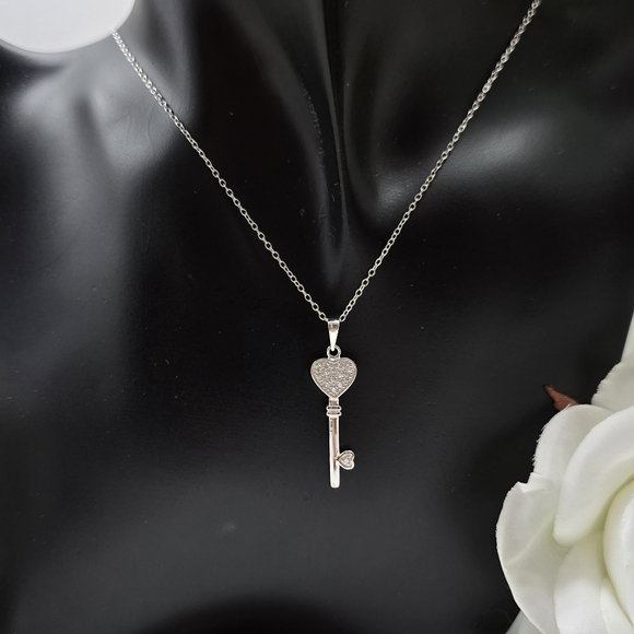 ♥️ KEY STERLING SILVER NECKLACE - Picture 2 of 4